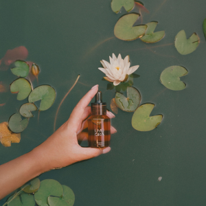 Alternative view of ÙMÛ ÕRÅ African Immortelle & Mandarin Ritual Oil